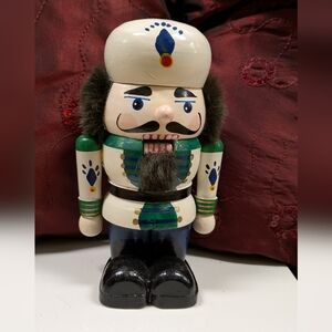 Vintage Chubby wooden nutcracker QVC H28160